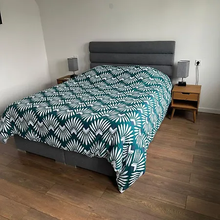 Vaste Avec Parking Gratuit, Borne Dispo Et Espace De Travail Apartamento