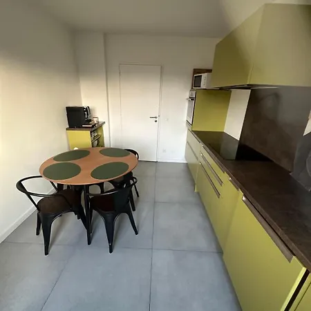 Vaste Avec Parking Gratuit, Borne Dispo Et Espace De Travail Apartamento *